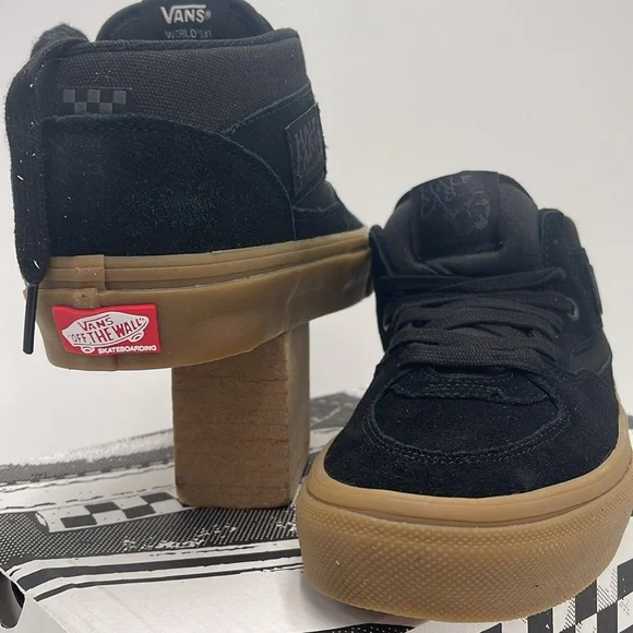 Vans WMNS Skate Half Cab Black/Gum
VN0A5FCDB9M
Sneakers - Picture 8 of 16